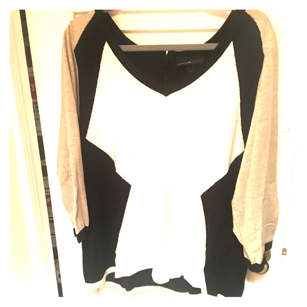 ⭐️CLOSET CLEAN OUT⭐️ Geometric sweater